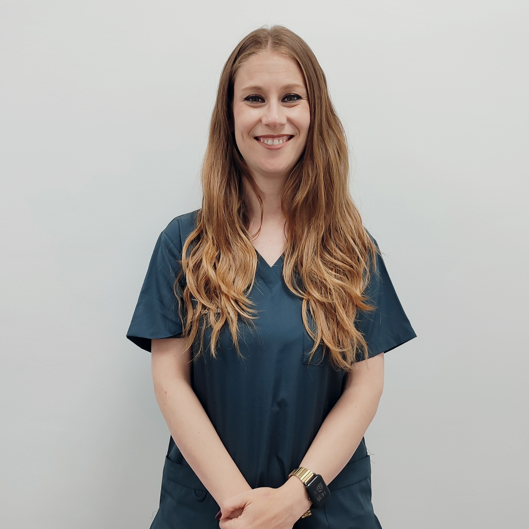 Dulce Fernández, experta higienista dental en la Clínica Dental Dr. Marco Cabrera.